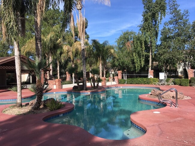 Building Photo - **EXCELLENT 3br/2.5ba/2carport TOWNHOUSE (GUADALUPE & GILBERT)**