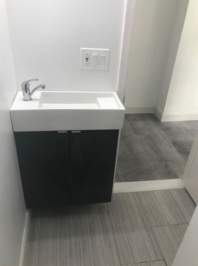 Building Photo - 3326 N 17th St