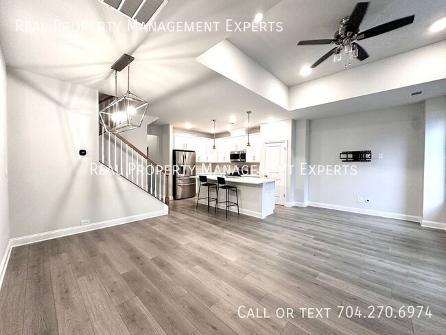 Building Photo - 2113 Statesville Ave
