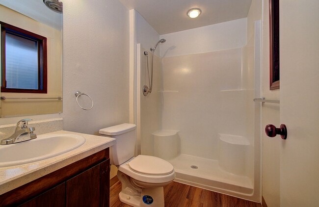 Building Photo - Coveted Cascade Park Area Split Entry Home