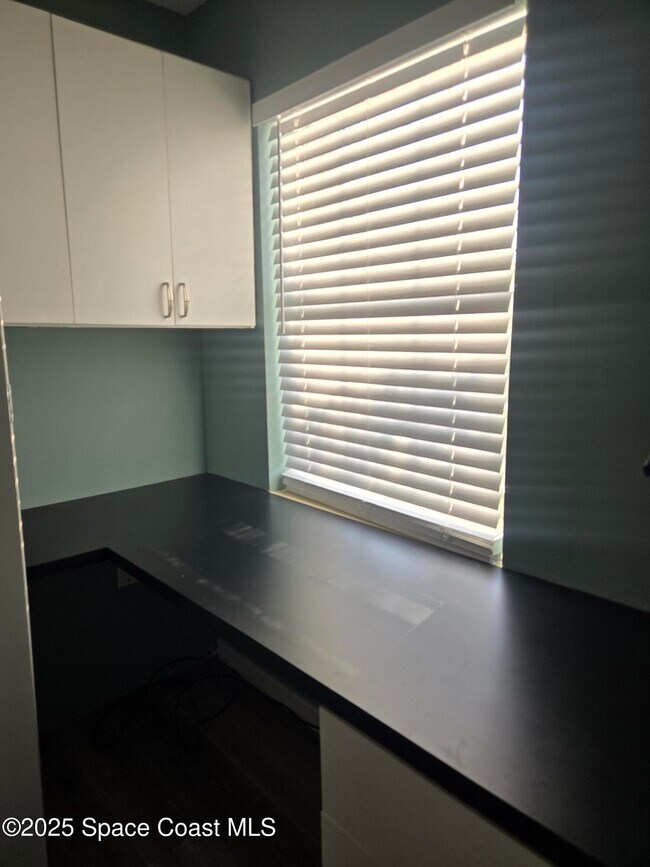 Building Photo - 0000 Pineapple Ave