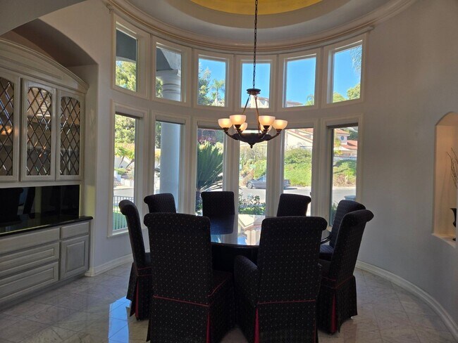 Building Photo - Luxurious home available immediately.