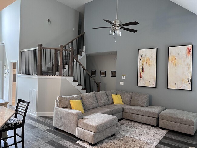 Building Photo - 557 Dexter Dr