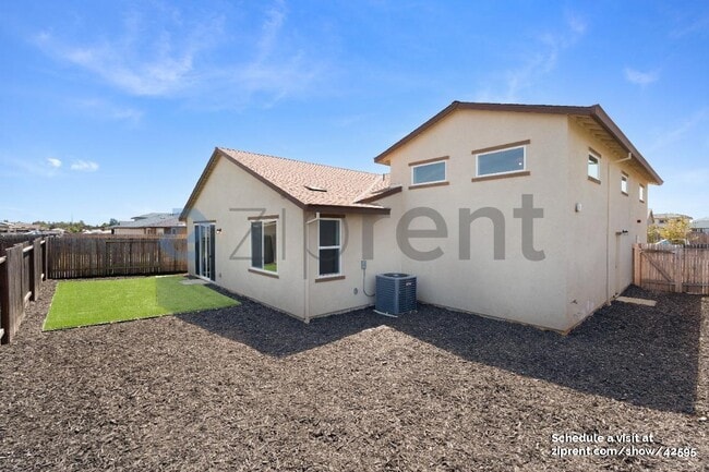 Building Photo - 1529 Falabella Way