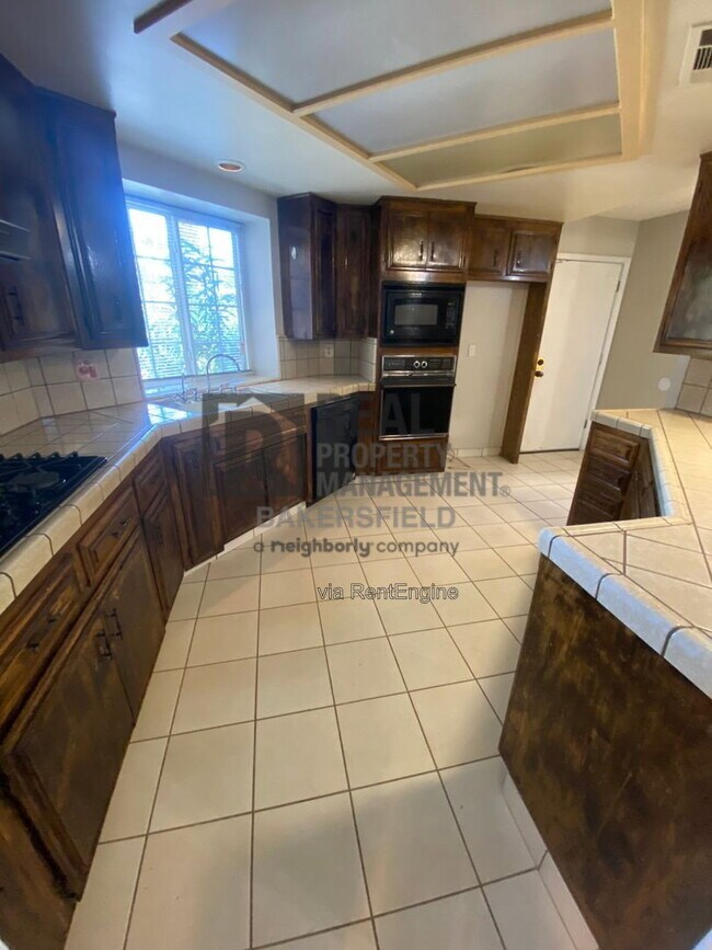 Building Photo - 7708 Okanagan Ct