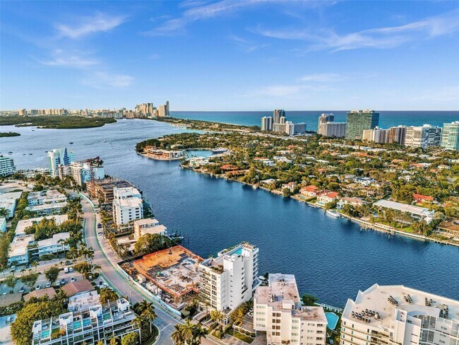 Building Photo - 9901 E Bay Harbor Dr