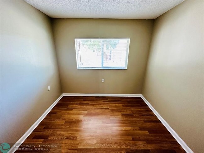 Building Photo - 1162 Lake Terry Dr