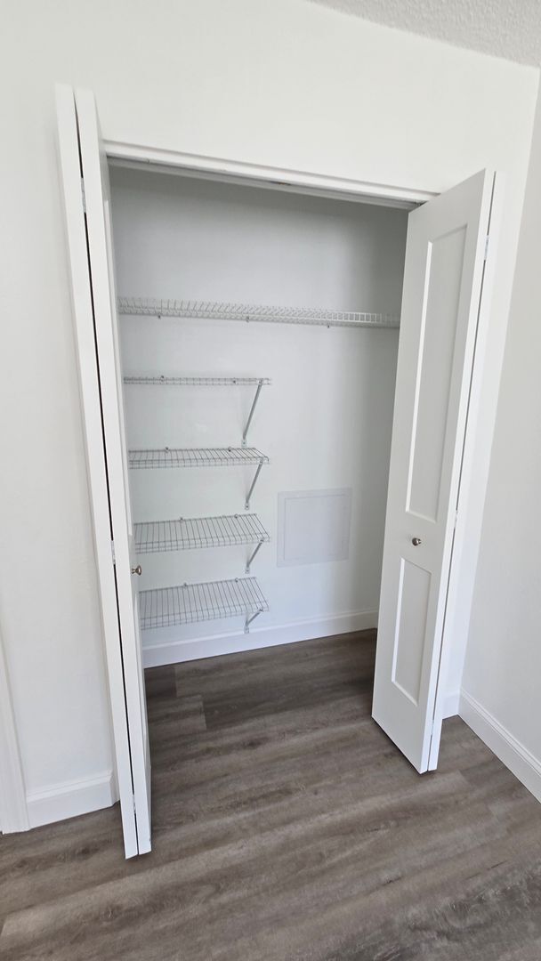 Building Photo - 2 Bed 2 Bath townhome with a Den/ Office s...