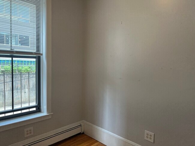 Building Photo - 96 E Brookline St