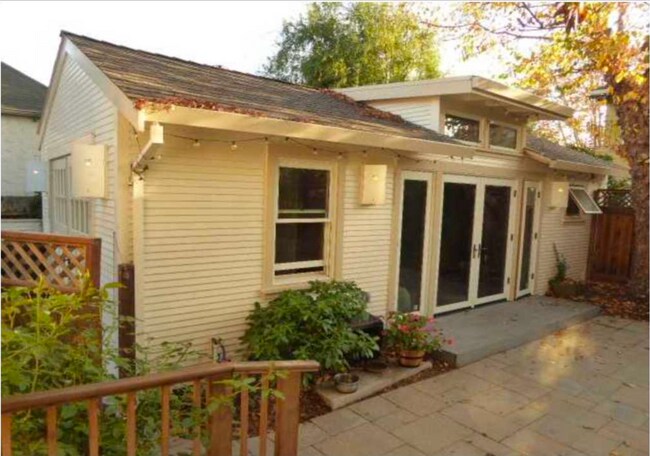 Building Photo - 1447 Laguna Ave