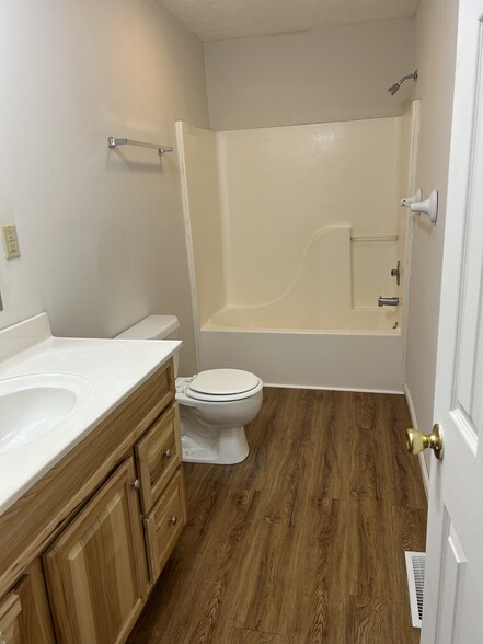 Building Photo - 244 Burkhardt Way