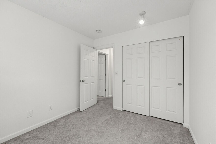 Building Photo - 432 NE 57th Ave