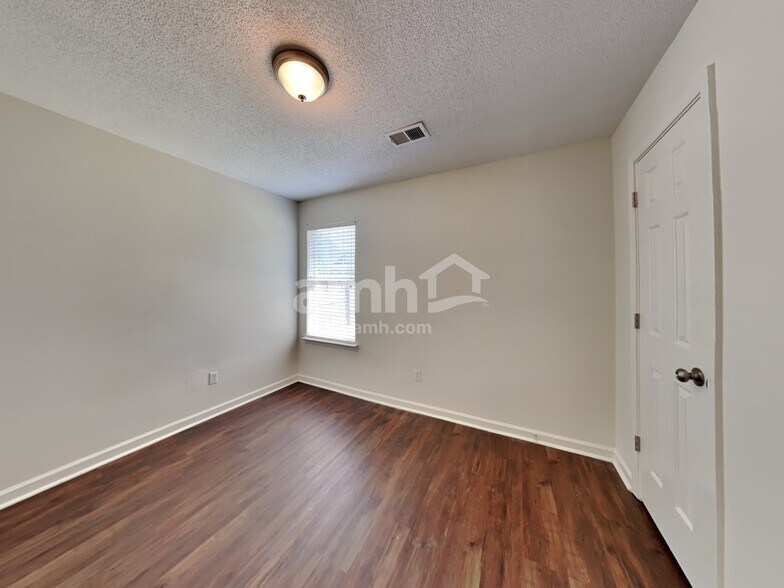 Building Photo - 4453 Graham Lake Dr