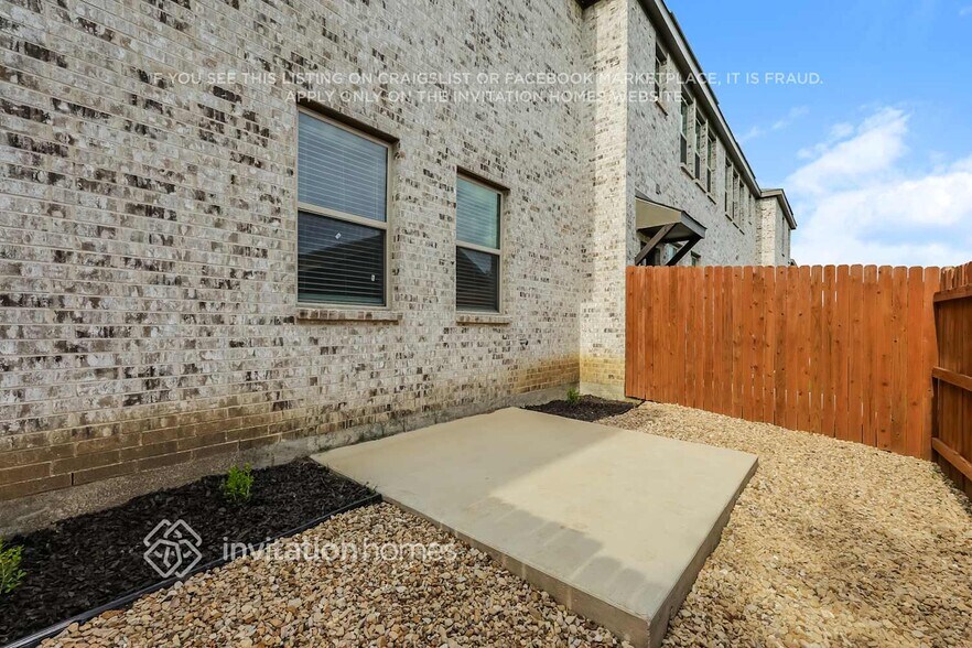 Building Photo - 762 Bonnet Trl