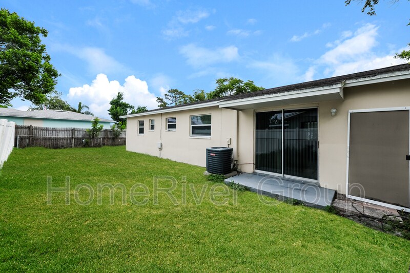 Building Photo - 8221 Jacaranda Ave