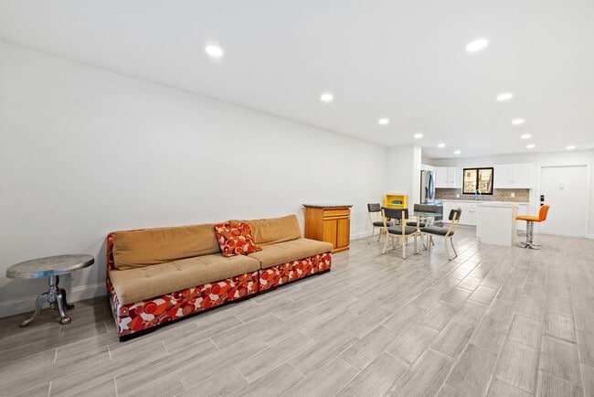 Building Photo - Fully Renovated 2 Bed / 2 Bath – Everything New!