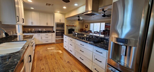 Building Photo - 1710 W Camino Dr