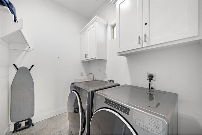 Building Photo - 1005 Bingham St