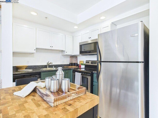 Building Photo - 485 W MacArthur Blvd