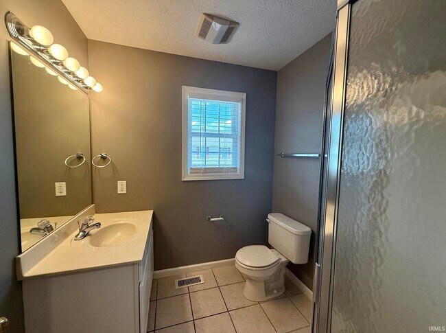 Building Photo - 3360 S Oaklawn Cir