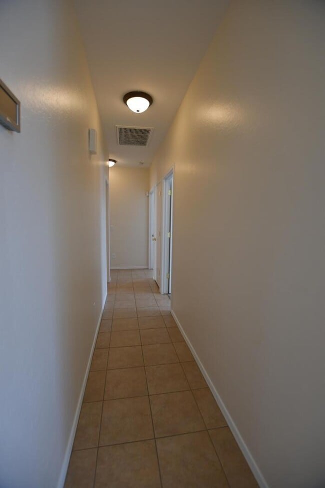 Building Photo - 2300 E Magma Rd