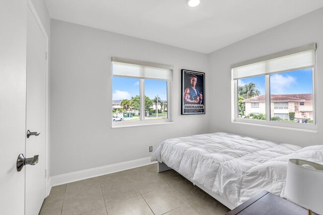 Building Photo - 2812 NE 27th St