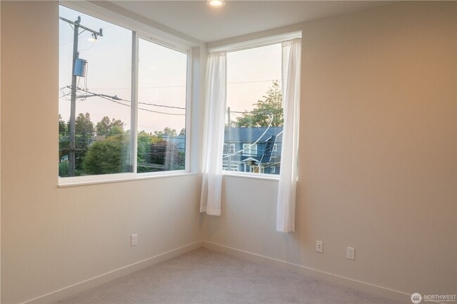 Building Photo - 2bd/1.75ba Seattle Townhome