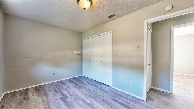 Building Photo - 1008 Wake Dr