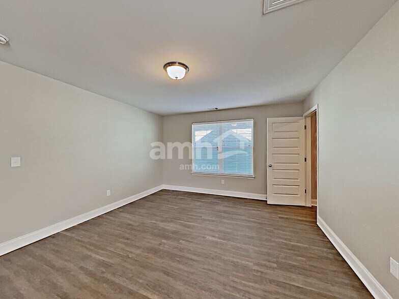 Building Photo - 5530 Central Grove Sq