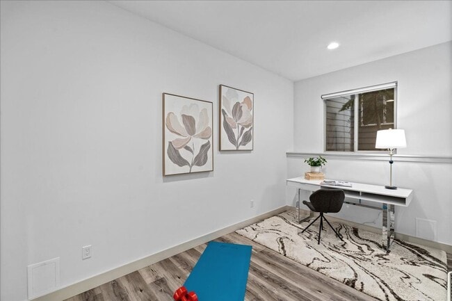 Building Photo - West Seattle - 3 Bedroom - 2.5 Bathroom w/ AC!