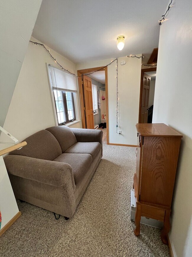 Building Photo - 1318 N 19th Ave E