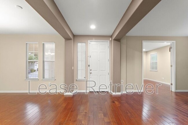 Building Photo - 265-269 S Sonrisa St