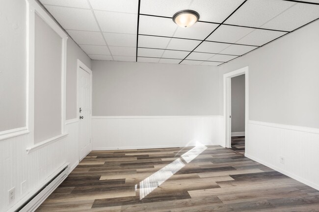 Building Photo - 1100 N Van Buren St