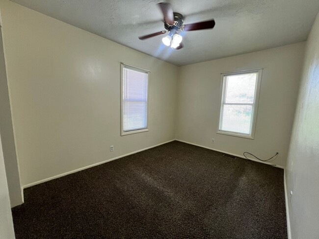 Building Photo - Great Property South of Town