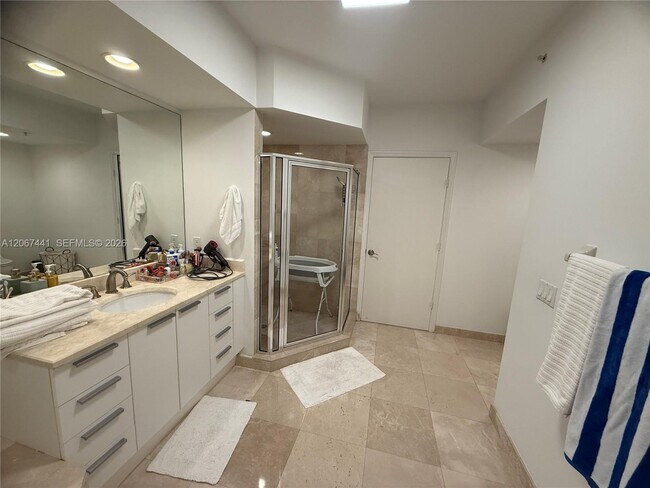 Building Photo - 15051 Royal Oaks Ln