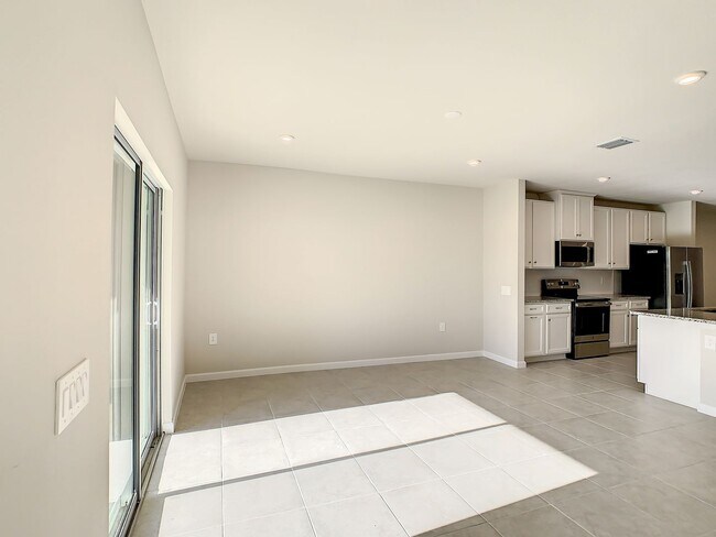 Building Photo - Villa Home in West Port - 3/2/2 close to s...