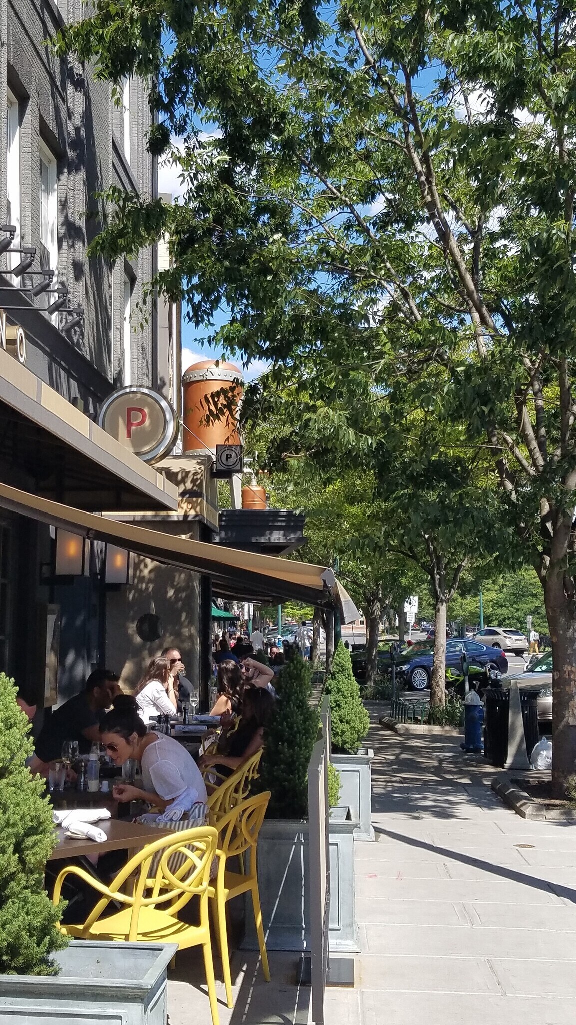 Shopping? Right around the corner - 24 Franklin Pl