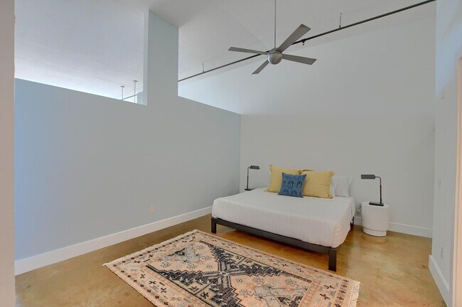 Building Photo - 180 NE 4th Ave