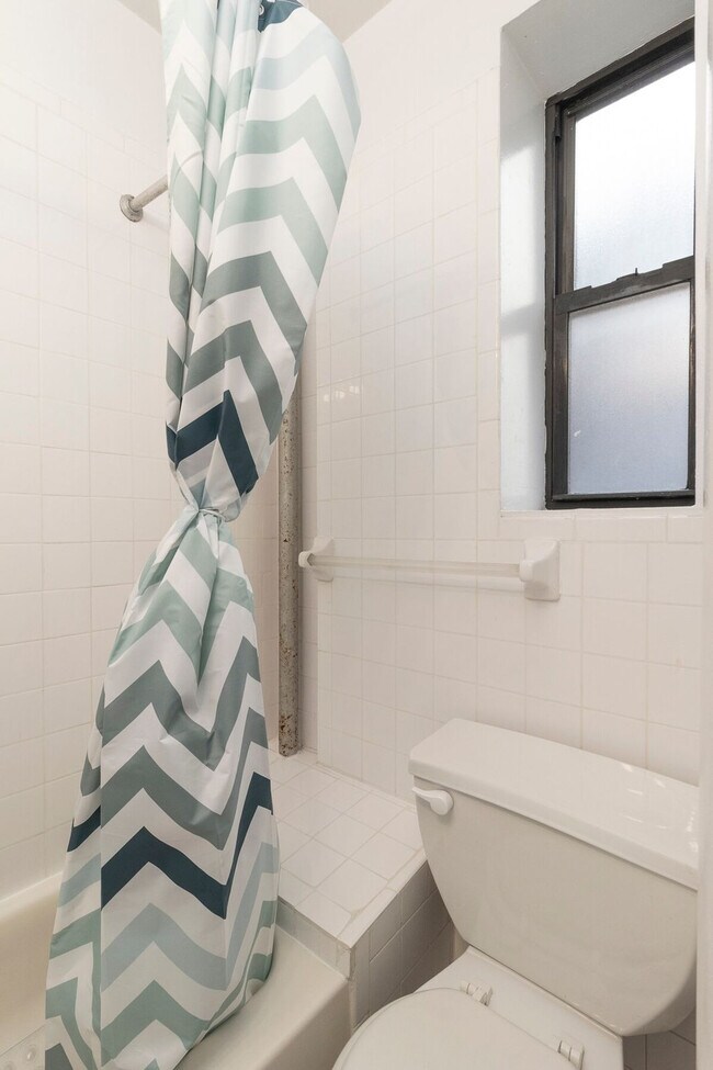 Building Photo - 312 E 93rd St