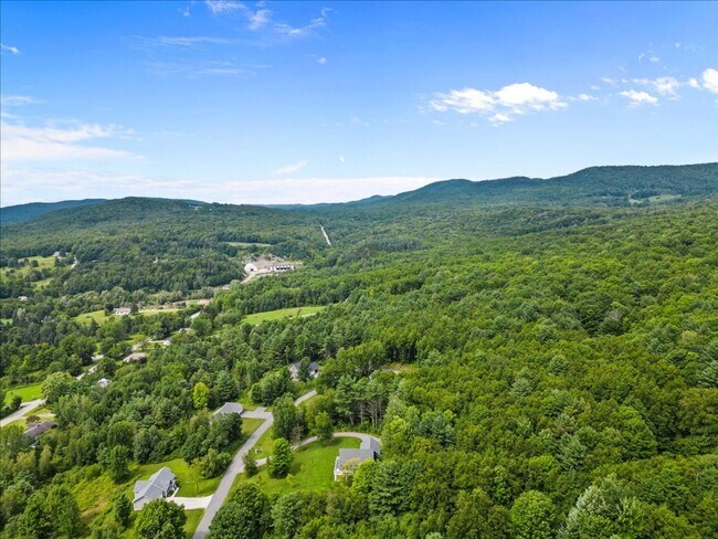 Building Photo - Contemporary with Gorgeous Views in Hinesburg, Vermont - Fully Furnished w/ Utilities Included