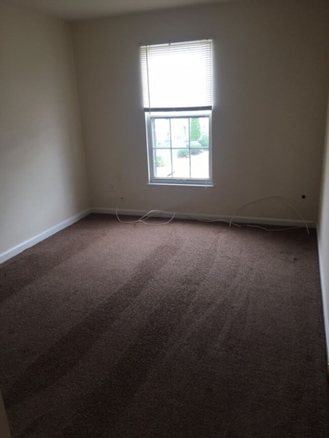 Building Photo - Fantastic 3 Bedroom Townhouse in Wellingto...