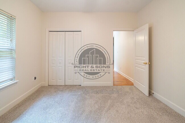 Building Photo - 9540 Starhawk Dr