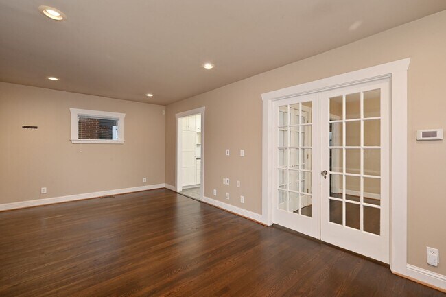 Building Photo - Charming 3 Bedroom/2 Bath Craftsman Home for Lease in Phinney/Greenlake
