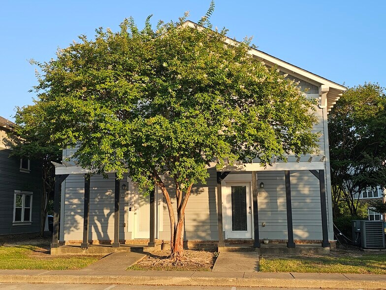 Back Exterior - 1725 Harvey Mitchell Pkwy S