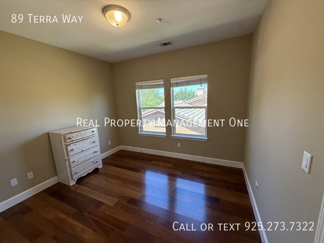 Building Photo - 89 Terra Way