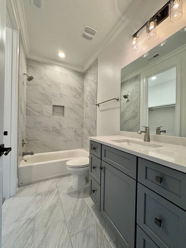 Building Photo - 3 bedroom home with 3.5 bathrooms and 2 Car Garage