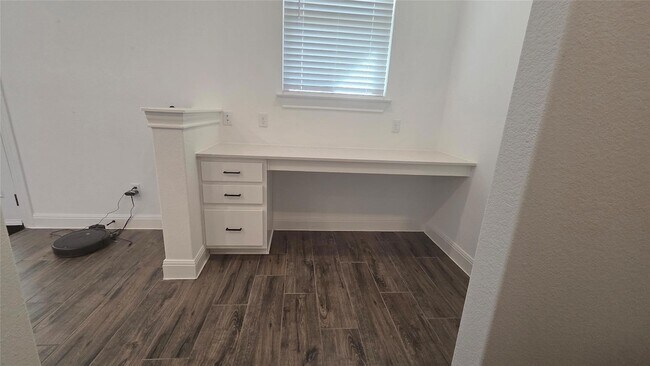 Building Photo - 125 Raleigh Dr