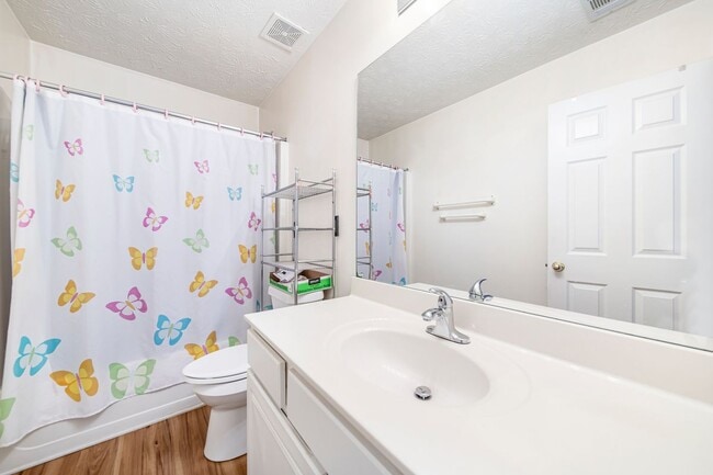 Building Photo - 740 Clairidge Ln SW