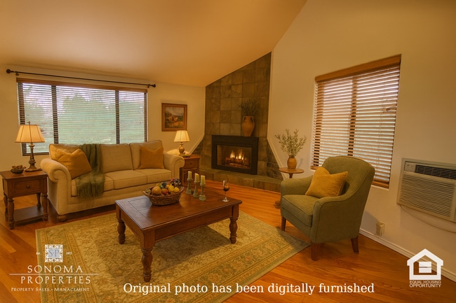 Building Photo - 3+ Bedroom / 2 Bathroom Home with Sunroom & Beautiful Views