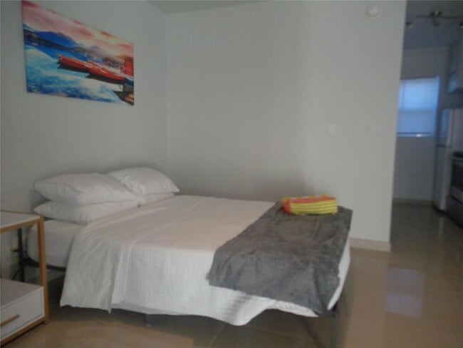 Building Photo - 1001 S Riverside Dr